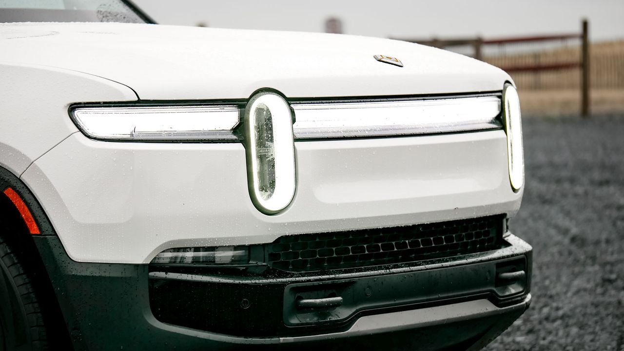 2025 Rivian R1S Tri-Motor test drive review.