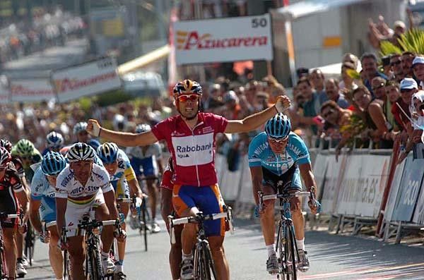 Oscar Freire (Rabobank) earned his sprinter's jersey on the second day in earnest.