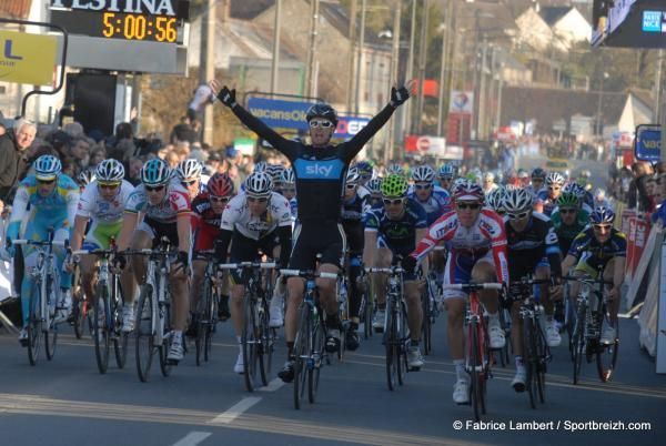 Greg Henderson (Team Sky) wins stage 2