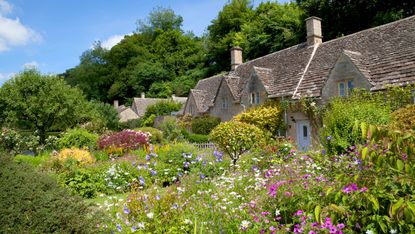 cottage-style front garden 