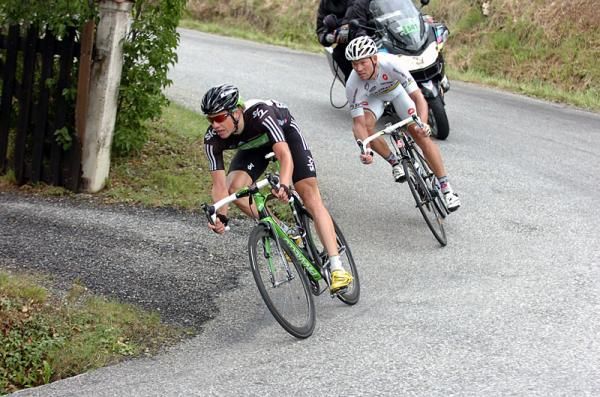 Norwegians Edvald Boasson Hagen (Sky) and Thor Hushovd (Garmin-Cervelo) descend to Gap in the race lead.