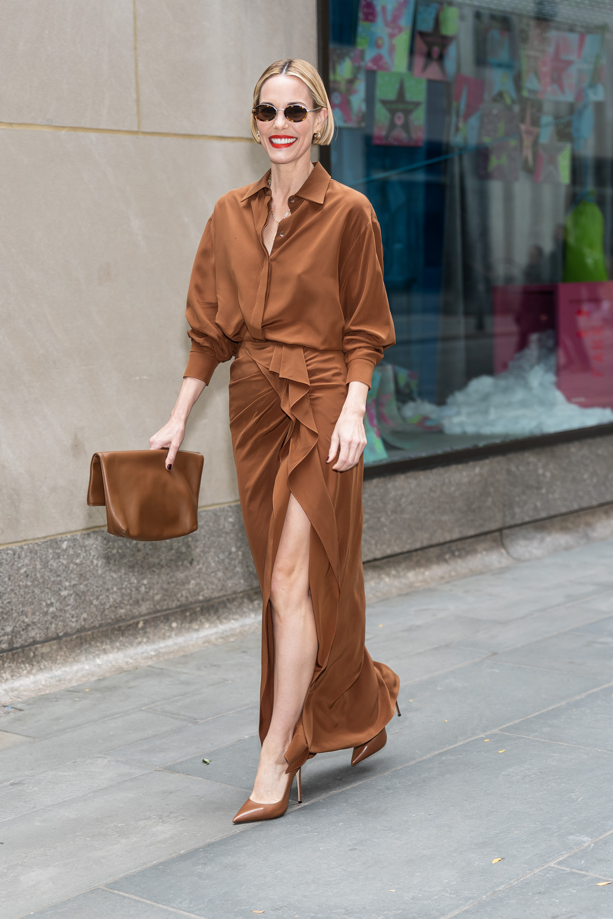 Leslie Bibb is seen in Midtown on November 12, 2025 in New York City wearing a Michael Kors Silk Georgette Boyfriend Shirt and a Matching Wool Crepe Pareo from the Spring 2026 Michael Kors Collection.