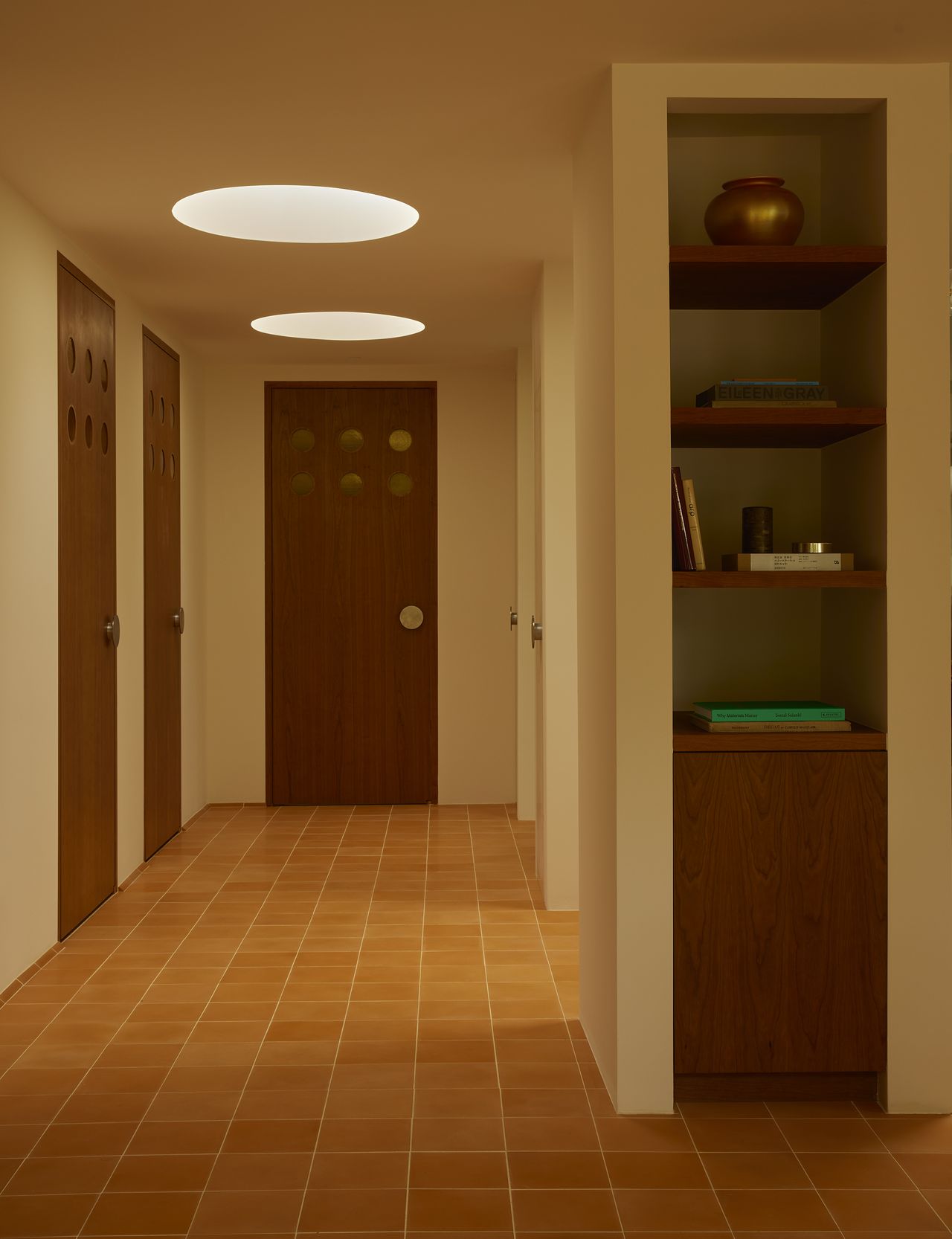 office furnished with cherry wood and terracotta tiles in Los Angeles