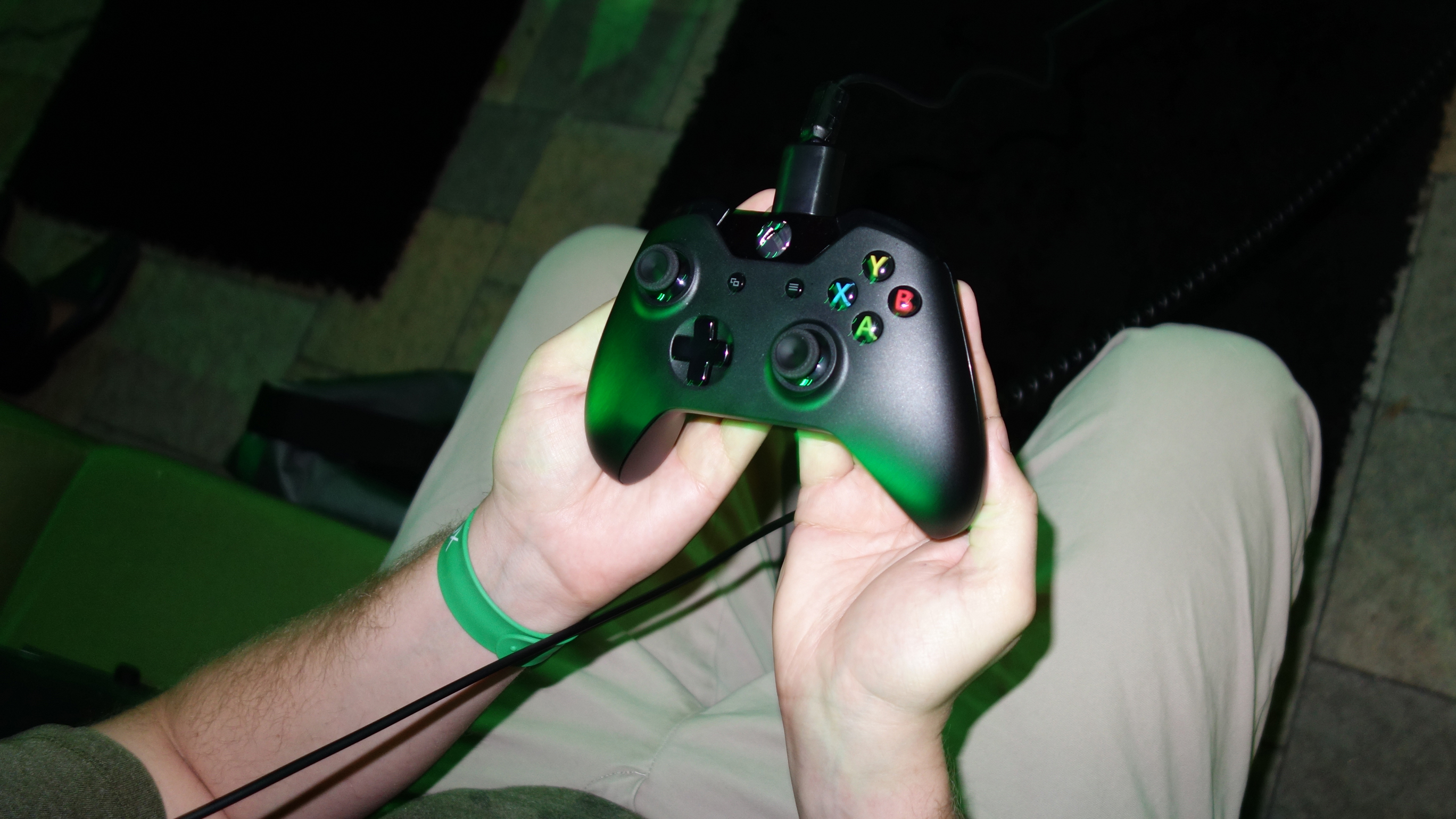 Xbox One vs Xbox 360 controller comparison