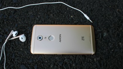 ZTE Axon 7