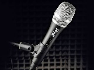 The mic can be used with any compatible apps, as well as VocalLive.