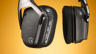 The G633 has three G-keys, a mic mute, volume wheel and input switch all behind the left ear.