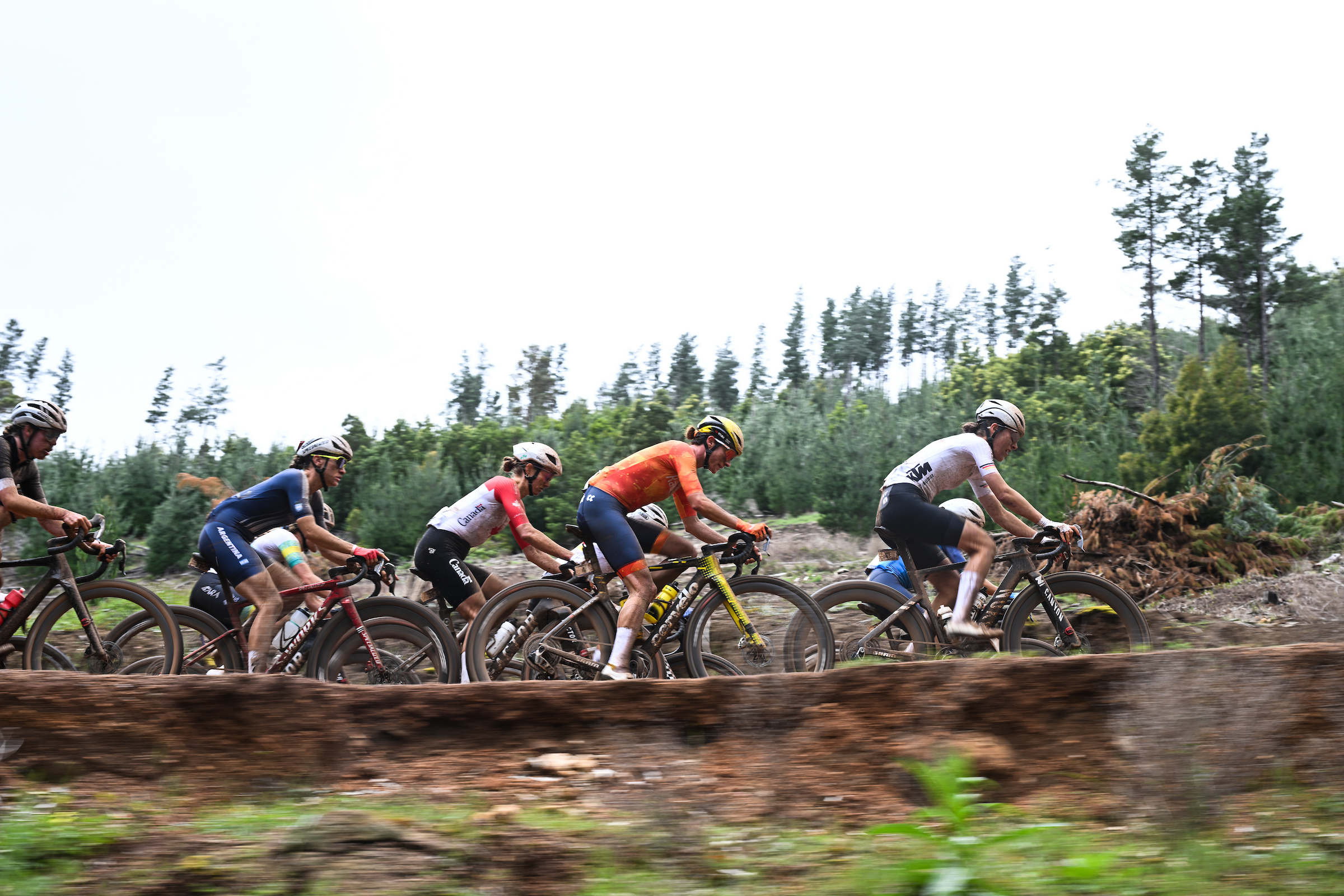 Elite women tackle 3,179m of elevation gain across 125.6km with 84% gravel en route to rainbow-jersey victory