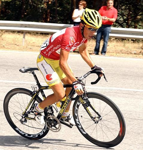 Joaquin Rodriguez (Saunier Duval) climbing towards more points for the red jersey