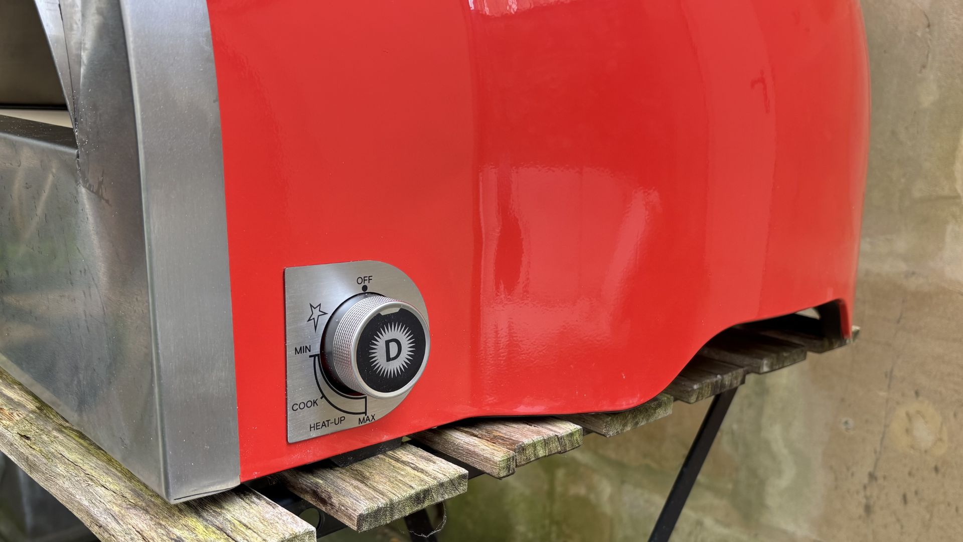 Controls on the Delivita Flow Dual Fuel Pizza Oven