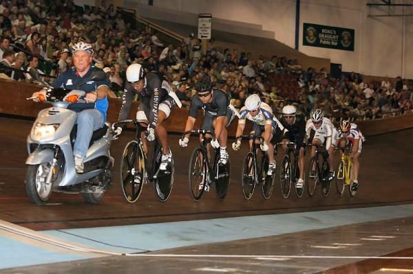 Riders are lined out during the men's kiren final.