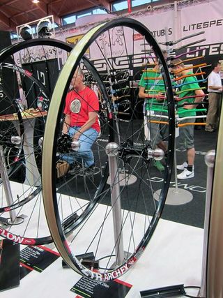 Stan's NoTubes have revamped their popular Arch rim design for 2012. It's now 20g lighter