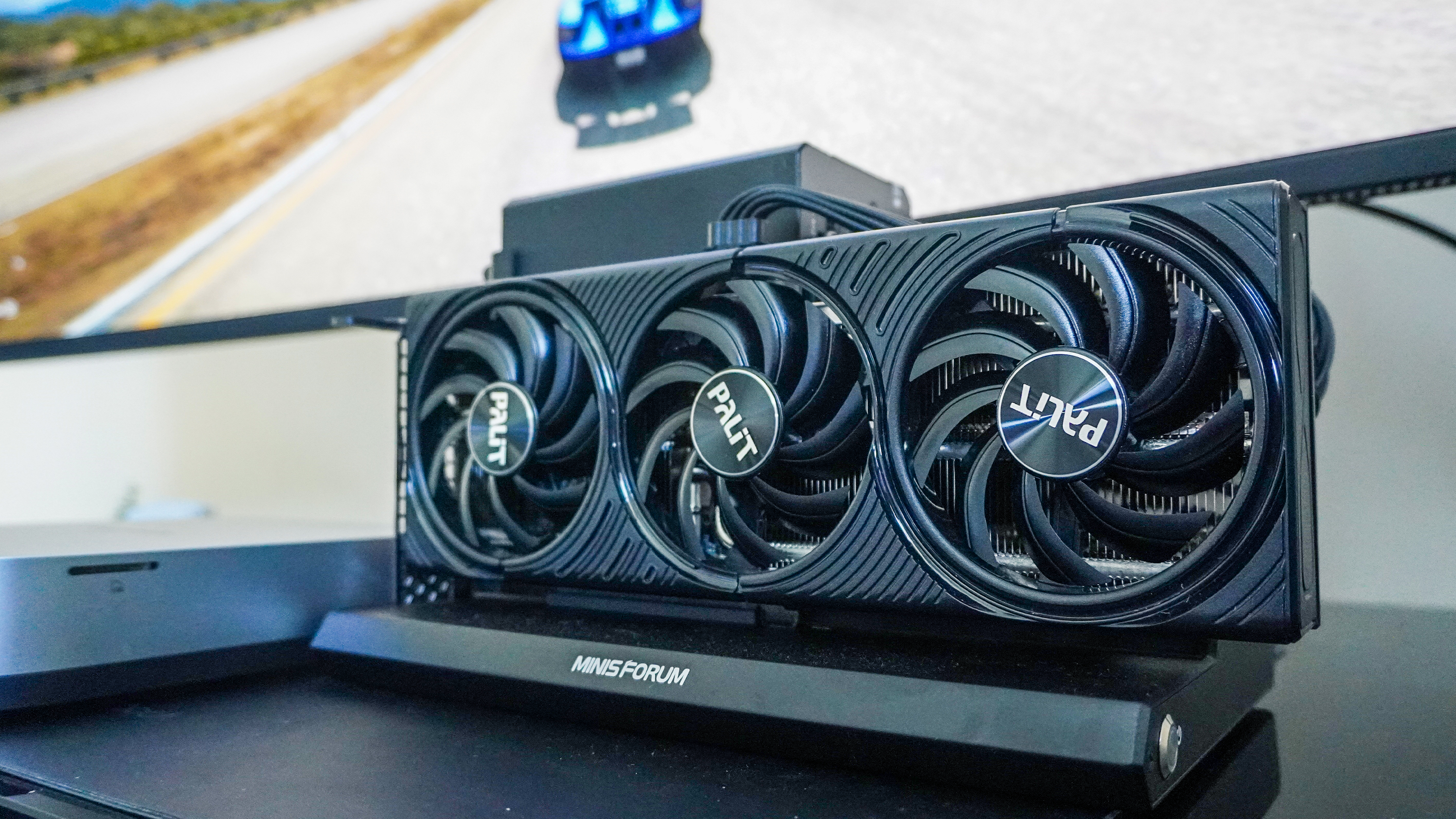 Minisforum DEG1 eGPU dock