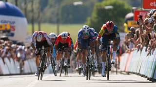 Jonathan Milan wins stage 1 o the Renewi Tour