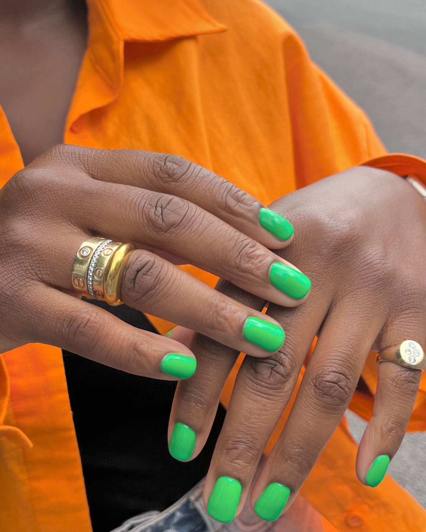 @paintedbyjools neon green manicure
