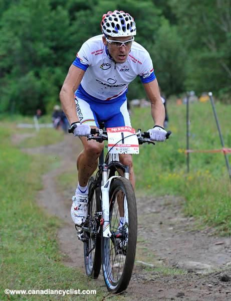 Julien Absalon took his time and assessed the competition.