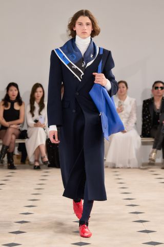 a2zcnV7zLhsHZEQF9UWQqb-320-80 Inside Michael Rider لأول مرة في ربيع 2026 Celine Collection