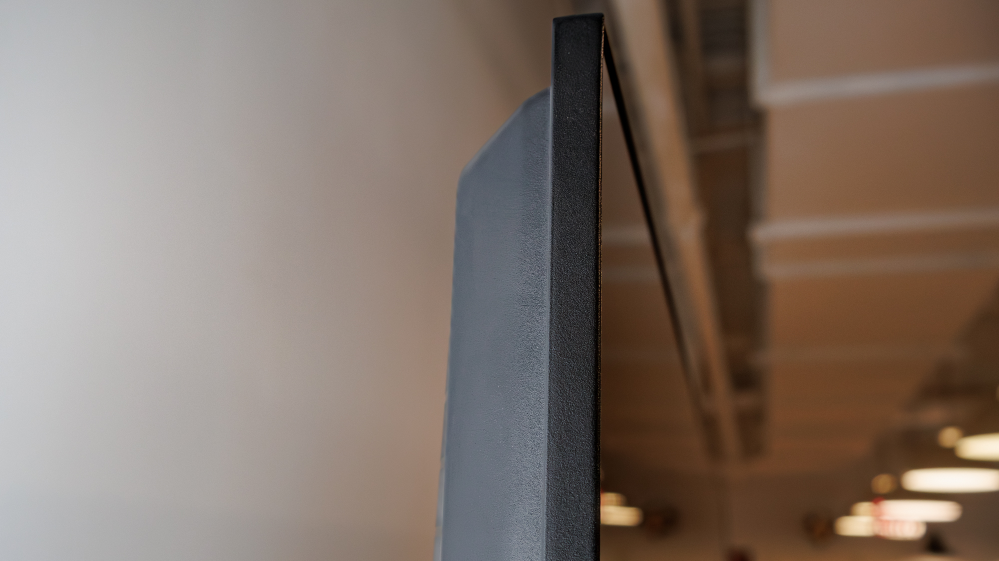 The side of a Hisense 75UR8SG RGB MiniLED TV