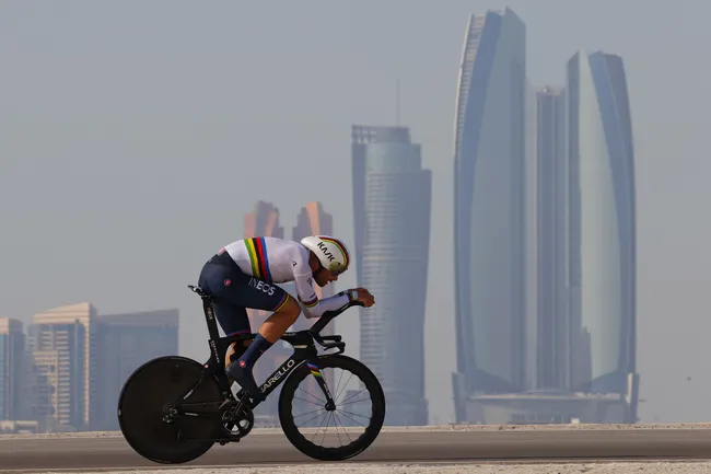 Filippo Ganna in azione ad Al Hudayriyat Island (foto: Getty Images)