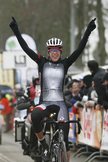 Ellen van Dijk (Specialized-lululemon) celebrates her win in Le Samyn