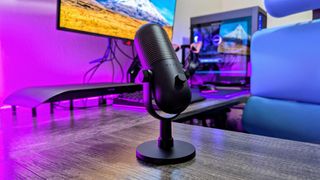 Image of the Razer Seiren V3 Chroma microphone.