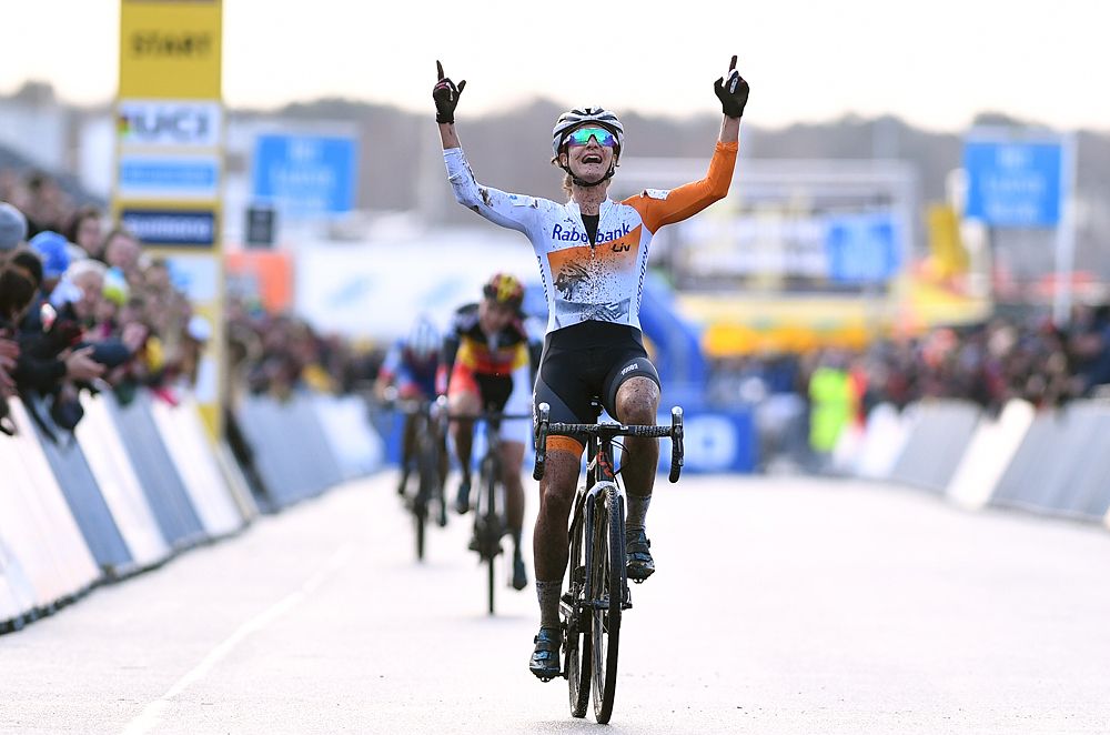 Marianne Vos takes the win