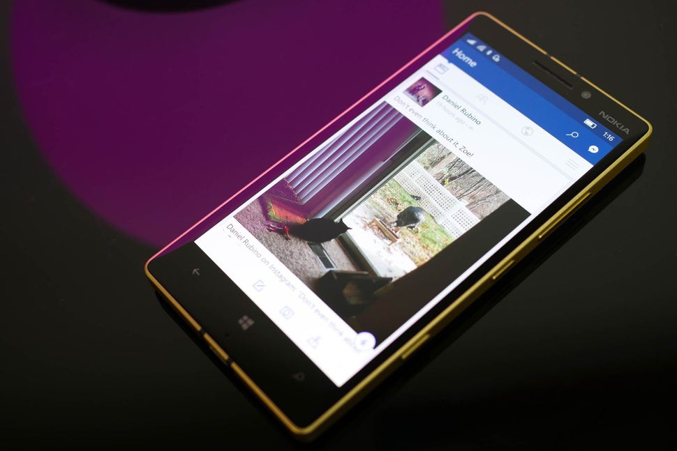 Facebook app for Windows 10 Mobile out of beta and now officially ...