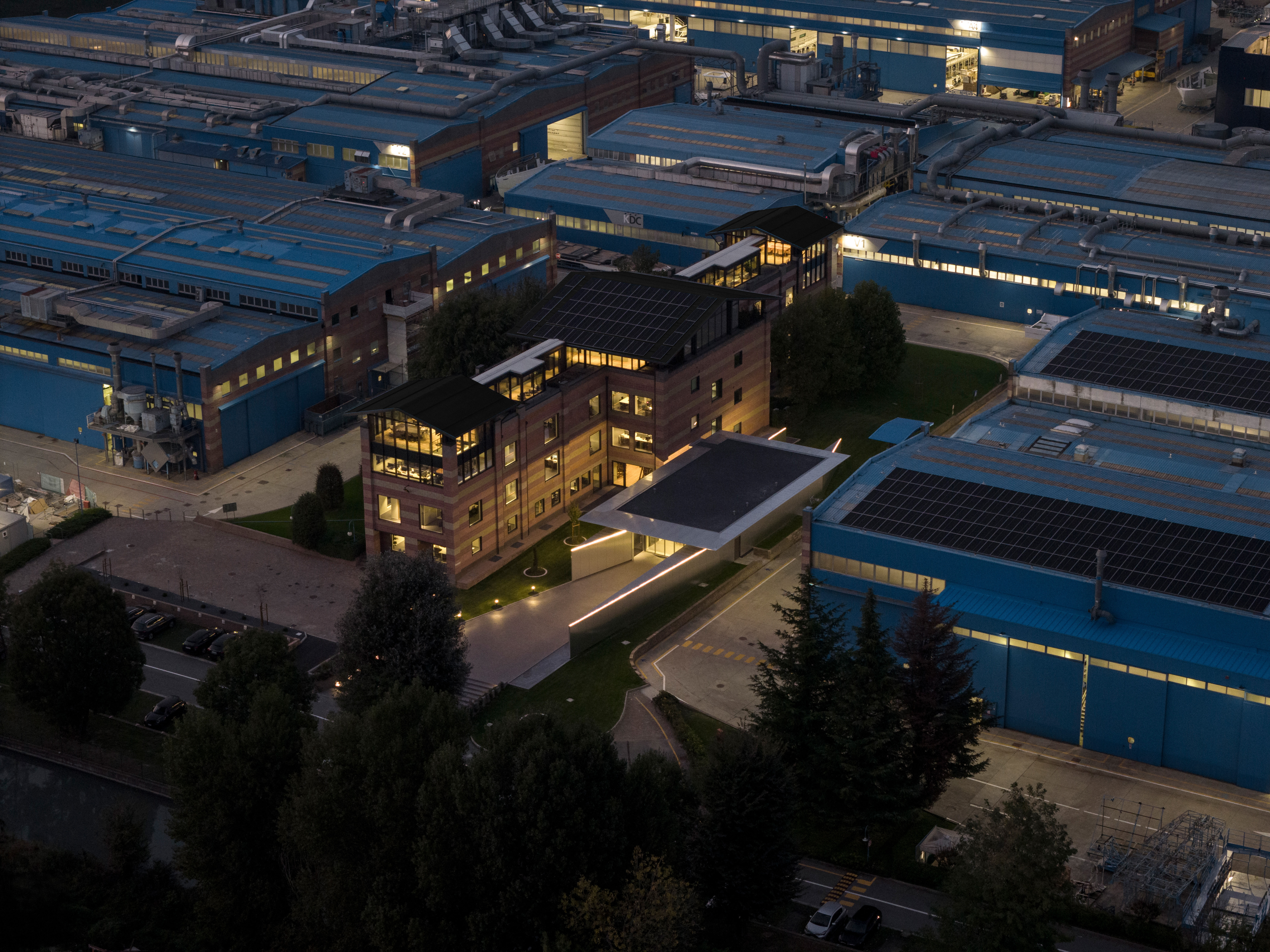 Azimut HQ by Michele de Lucchi