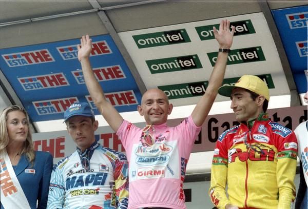 Pantani on the podium in Milan after winning the 1998 Giro