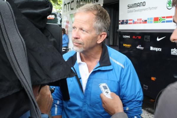 HTC-Highroad's Bob Stapleton talks sponsorship before the start in Limoux.
