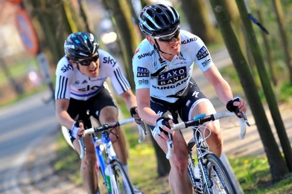 Nick Nuyens (Saxo Bank Sungard) ahead of Geraint Thomas (Sky Procycling)