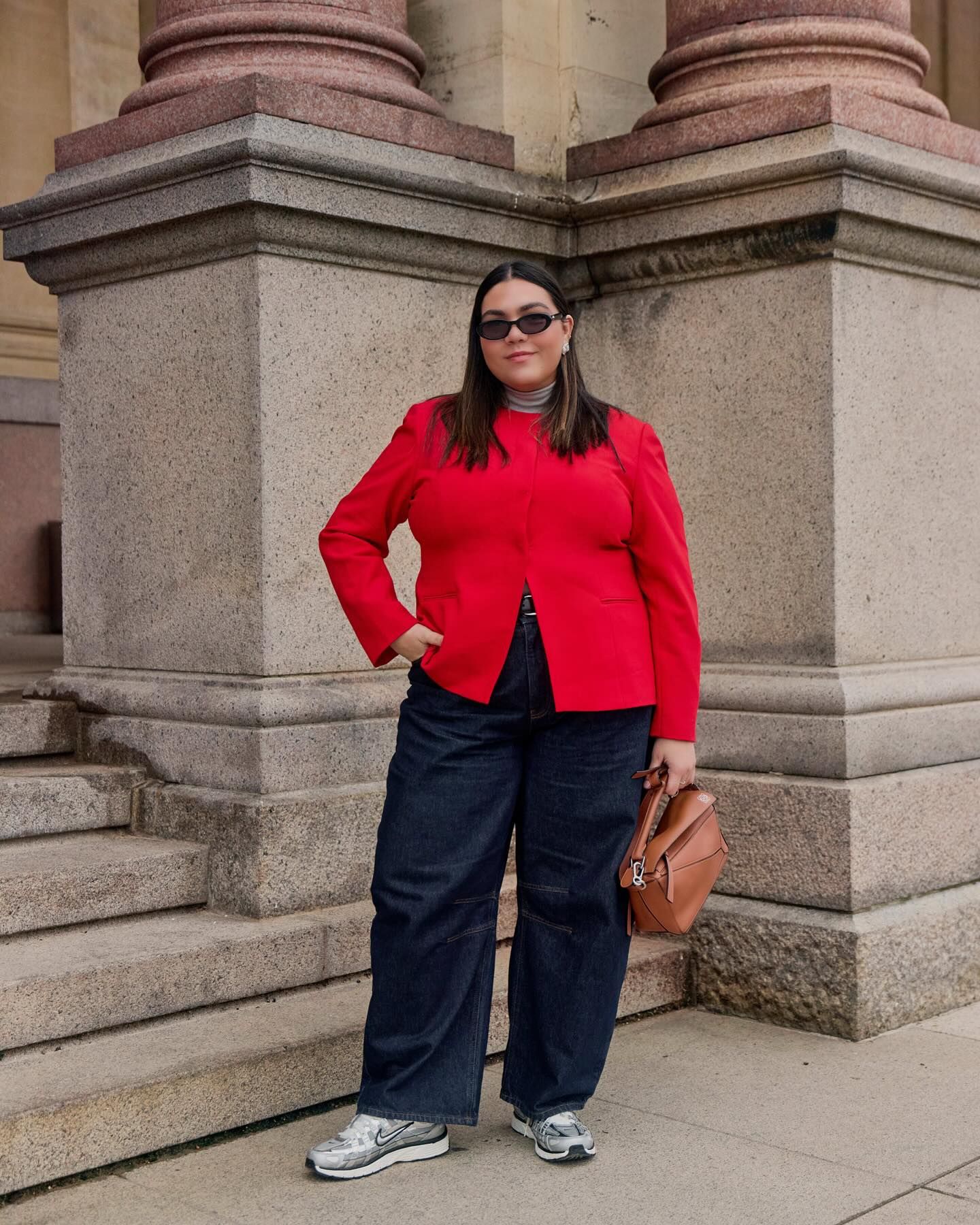 Woman wearing dark-wash, mid-rise jeans.