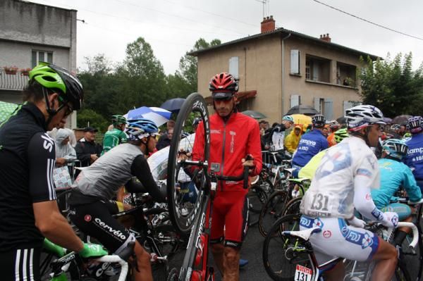 George Hincapie cuts through the crowd