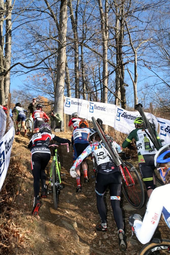 The race is off to a quick start as the Women&rsquo;s field hits the first uphill.