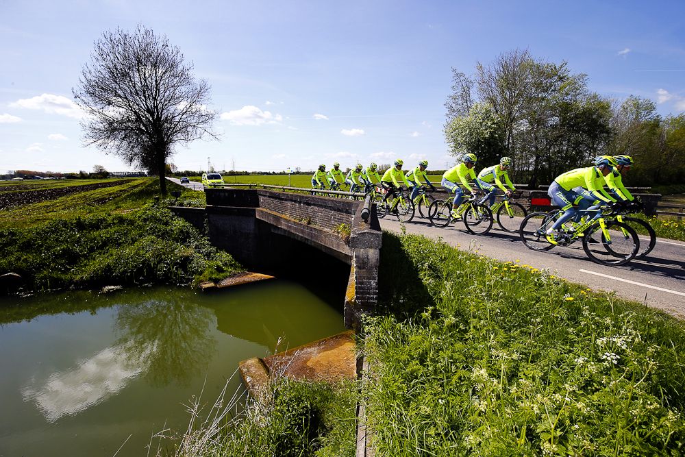 Tinkoff train near Appeldoorn.