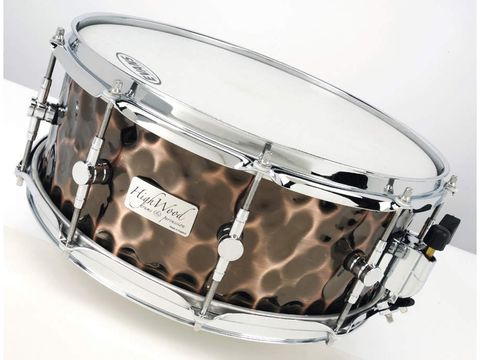 The well-behaved snares don't need dampening, and work best at mid tunings with mid-tensioned snares