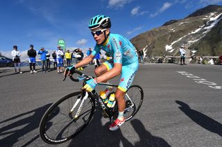 Miguel Lopez (Astana) climbing