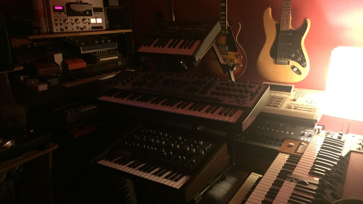 Alesis Andromeda, Arturia MiniBrute, Akai MPC3000 and much, much more.