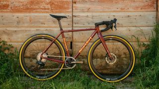 Standert Kettensäge gravel bike in Yolo Barolo red