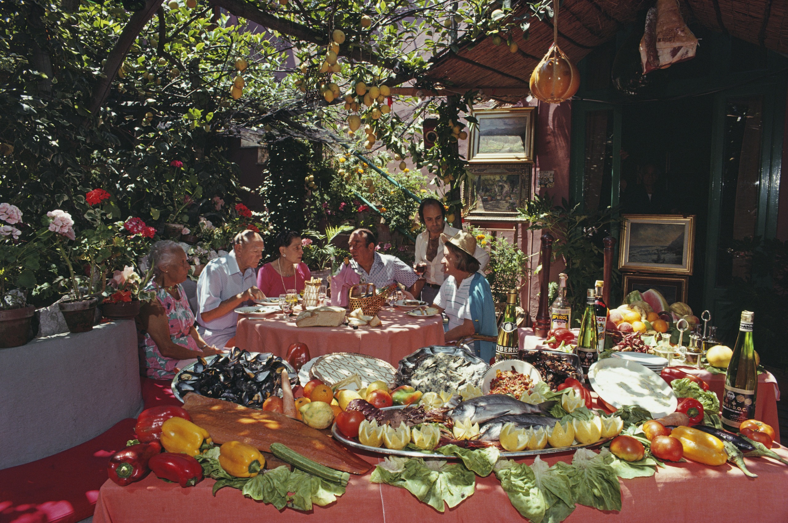 Slim Aarons lunch at la Pigna buffet food