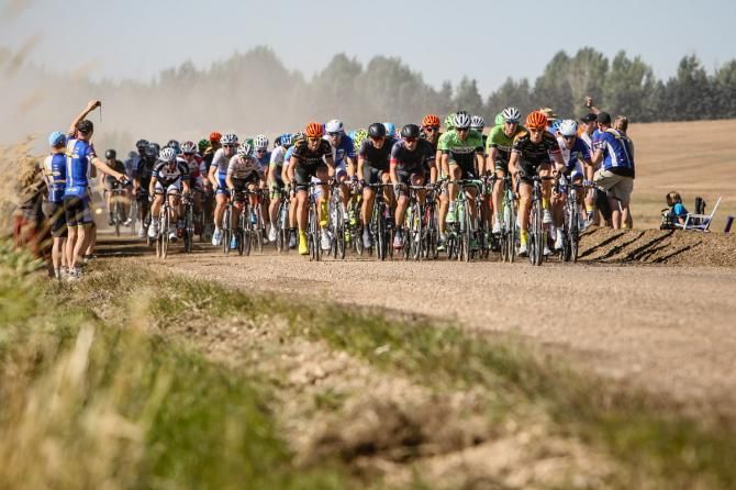 The peloton hits the first gravel section of the day