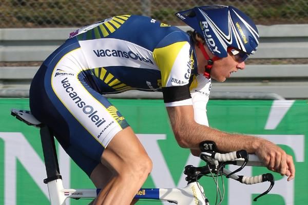 Jens Mouris (Vacansoleil), a world class pursuiter, briefly held the best time.