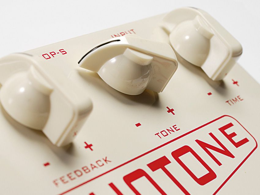 The EchoTone is the only Carl Martin pedal to come in this retro off-white finish