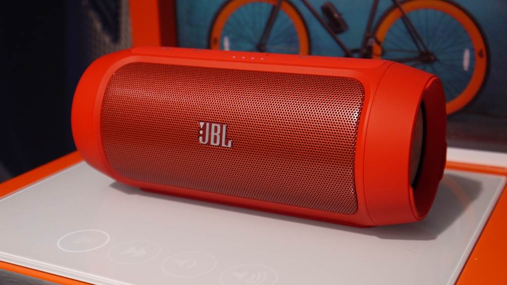 Jbl Charge 2 Pumps Music Takes Calls And Charges Your Kit Techradar