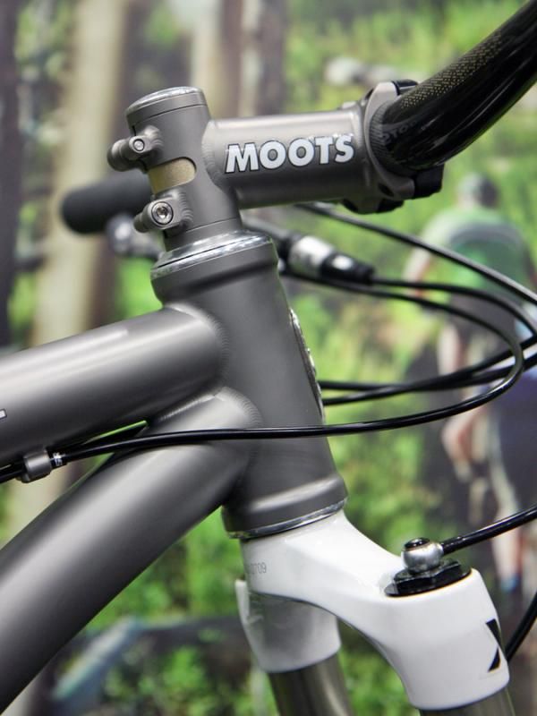 The 44mm-diameter head tube as seen on this Moots frame allows for bigger down tubes and top tubes for extra front-end rigidity but also the use of either straight 1 1/8" or tapered steerers depending on which lower headset cup is used.