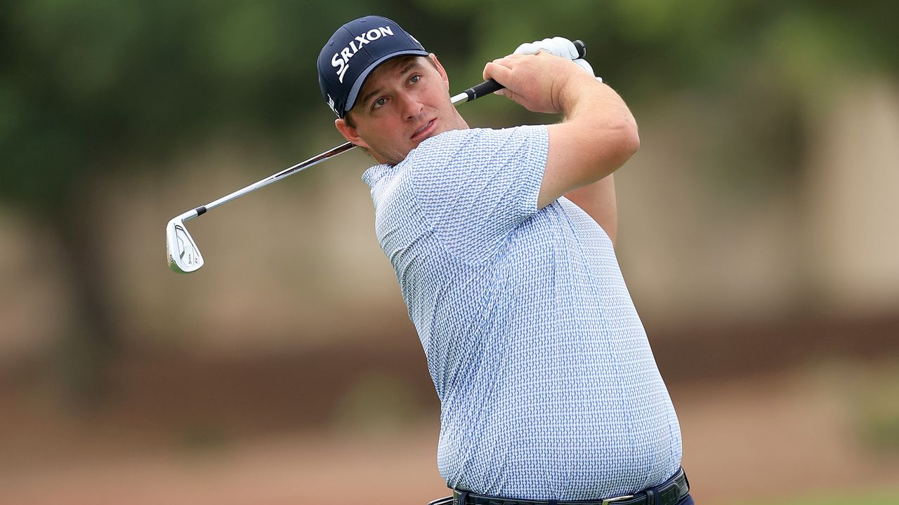 Sepp Straka of Austria plays his second shot on the third hole during the first round on Day One of the DP World Tour Championship on the Earth Course at Jumeirah Golf Estates