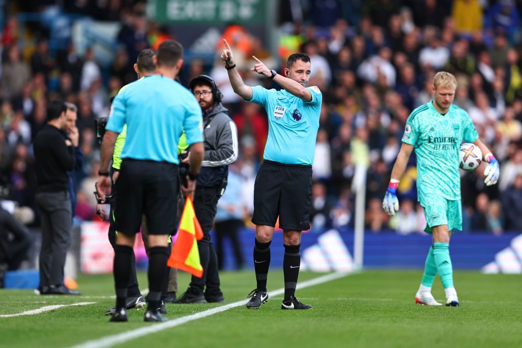 Leeds United vs Arsenal suspended due to technology failure: Referee Chris Kavanagh instructs both teams off the pitch due to a power cut during the Premier League match between Leeds United and Arsenal FC at Elland Road on October 16, 2022 in Leeds, United Kingdom.