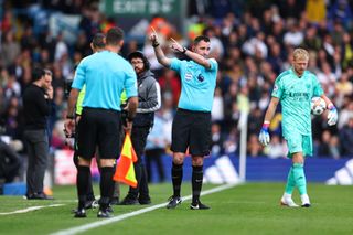 Leeds United vs Arsenal suspended due to technology failure: Referee Chris Kavanagh instructs both teams off the pitch due to a power cut during the Premier League match between Leeds United and Arsenal FC at Elland Road on October 16, 2022 in Leeds, United Kingdom.