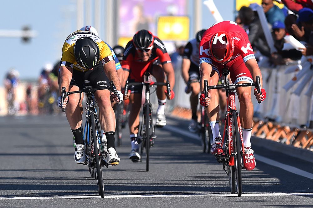 Mark Cavendish and Alexander Kristoff lunge for the line