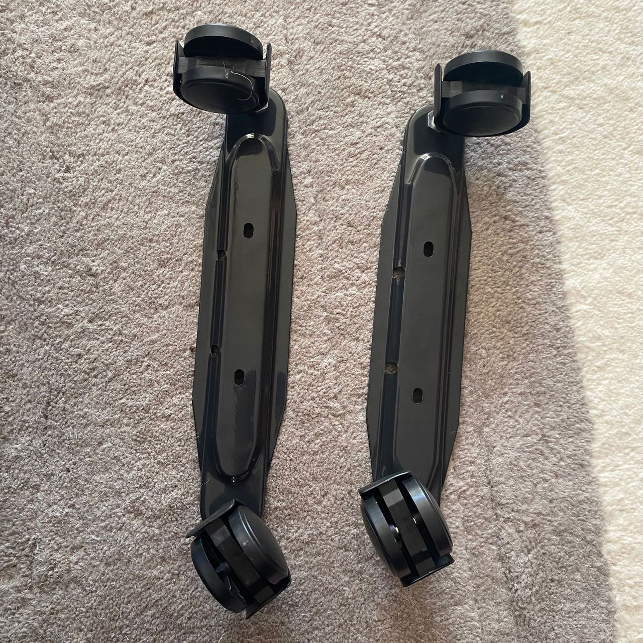 Wheels of the Vonhaus 2500W 11 fin oil-filled radiator before they are attached to the heater